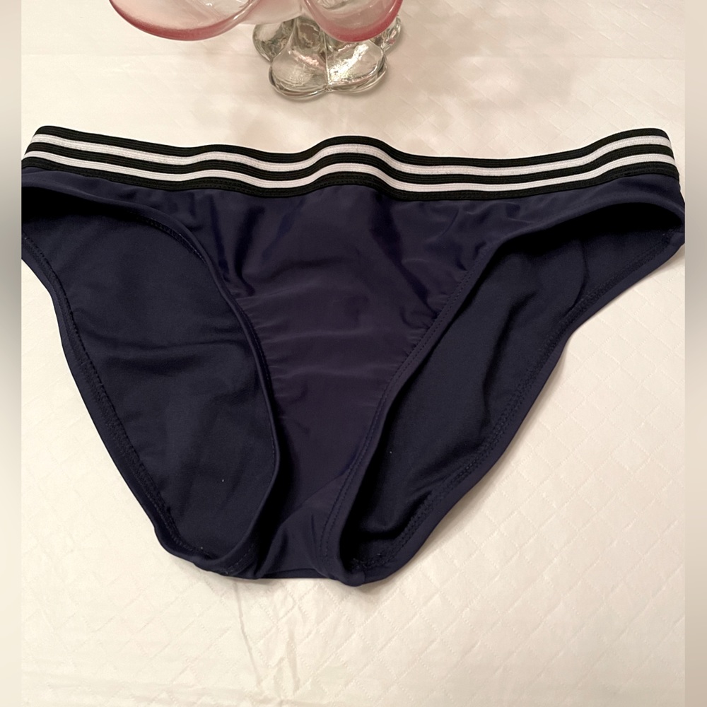 🔥 3/21 🔥Medium Navy and white bikini Bottoms only by George.